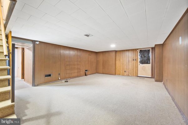 Empty room, Interior, Recessed Lighting, Wooden Walls