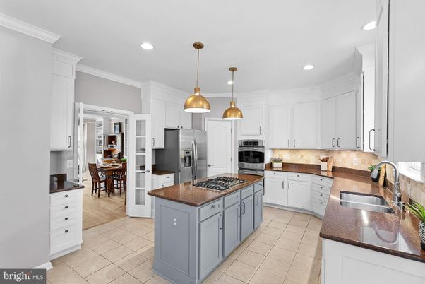 Dining room, Interior, Kitchen, Pendant Lights, Recessed Lighting, Stainless Steel Appliances