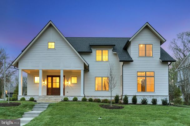 Exterior, Facade, Farmhouse