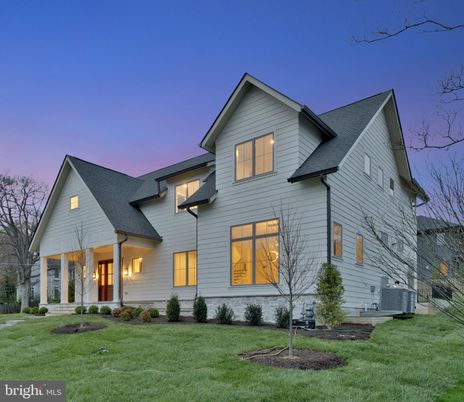 Exterior, Facade, Farmhouse