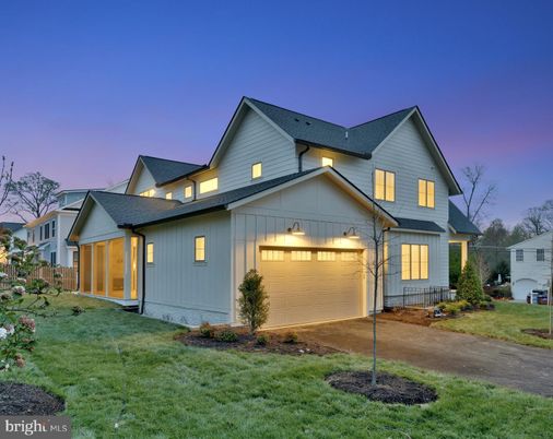 Attached, Exterior, Facade, Farmhouse