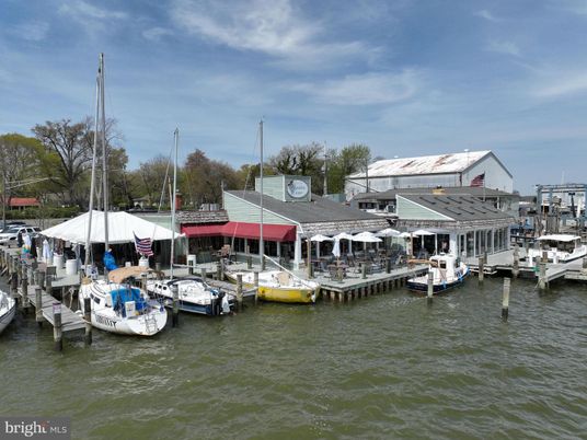 Exterior, Lake