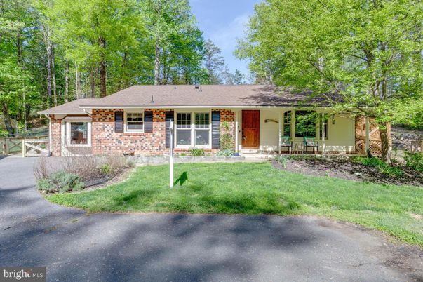 Backyard, Exterior, Facade, Brick Facade, Ranch