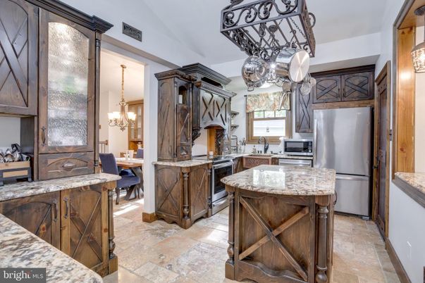 Chandelier, Dining room, Interior, Kitchen, Pendant Lights, Stainless Steel Appliances