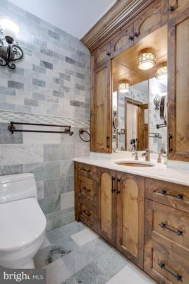 Bathroom, Dual Sink Vanities, Interior