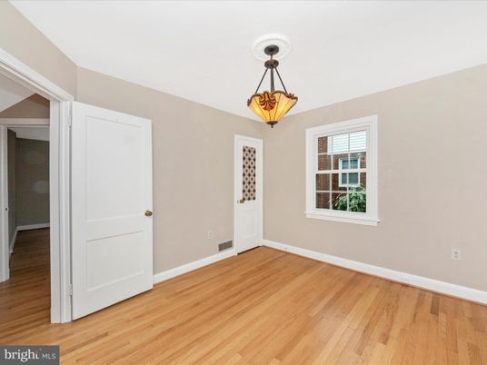 Empty room, Interior, Pendant Lights, Wood Texture Flooring