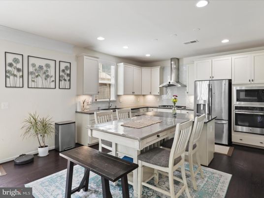 Dining room, Interior, Kitchen, Recessed Lighting, Stainless Steel Appliances, Wood Texture Flooring