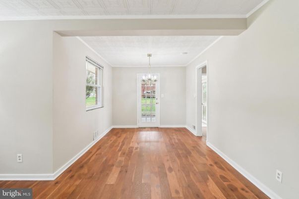 Chandelier, Empty room, Interior, Wood Texture Flooring