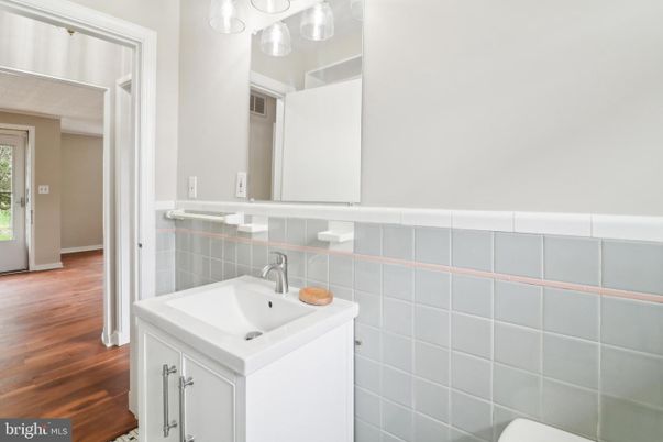 Bathroom, Interior, Wood Texture Flooring
