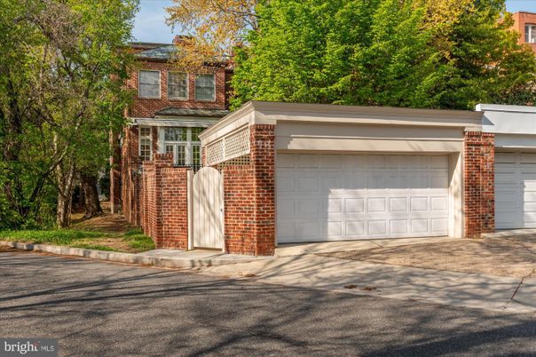 Attached, Detached Garage, Exterior, Facade, Brick Facade, Georgian