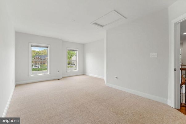 Empty room, Interior
