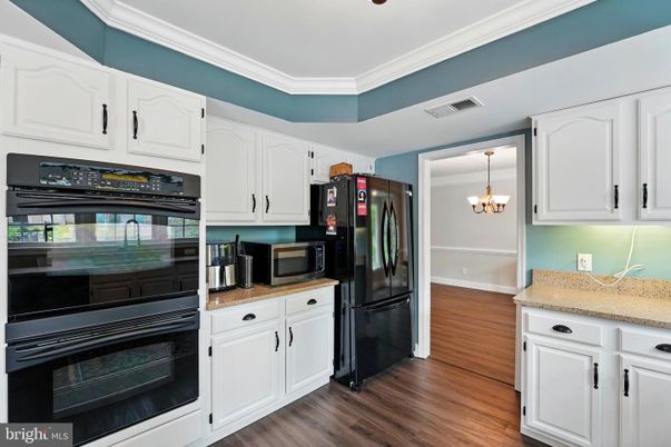 Chandelier, Interior, Kitchen, Wood Texture Flooring
