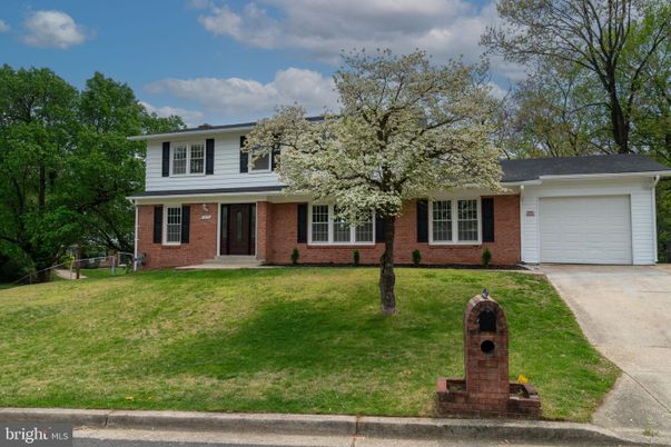 Attached, Exterior, Facade, Brick Facade, Split Level