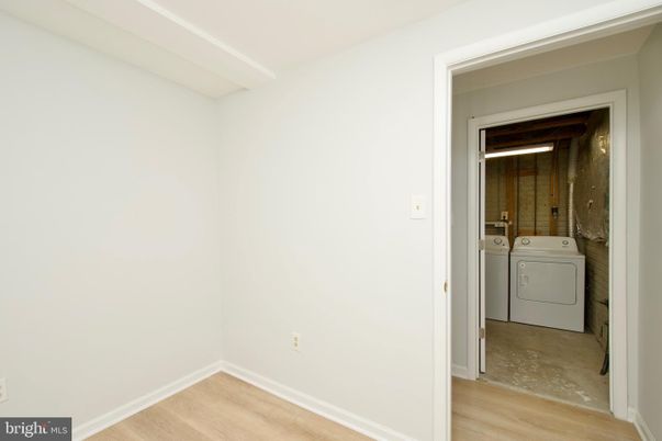 Interior, Washer, Wood Texture Flooring