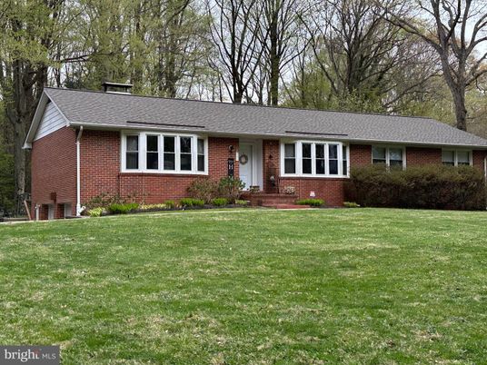 Exterior, Facade, Brick Facade, Ranch