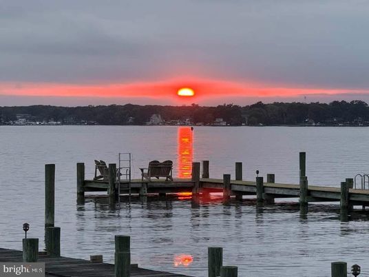 Exterior, Lake