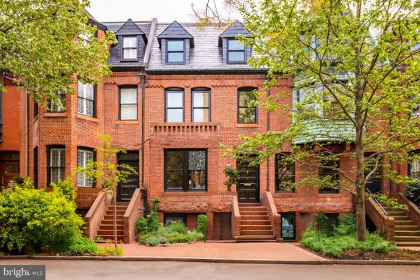Exterior, Facade, Brick Facade, Rowhouse
