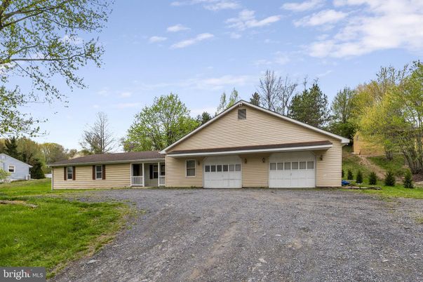 Attached, Exterior, Facade, Ranch