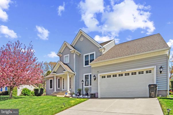 Attached, Exterior, Facade, Farmhouse