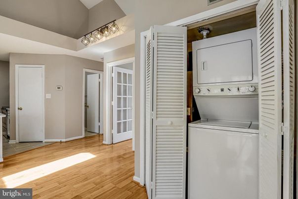 Interior, Utility Closets, Washer, Wood Texture Flooring