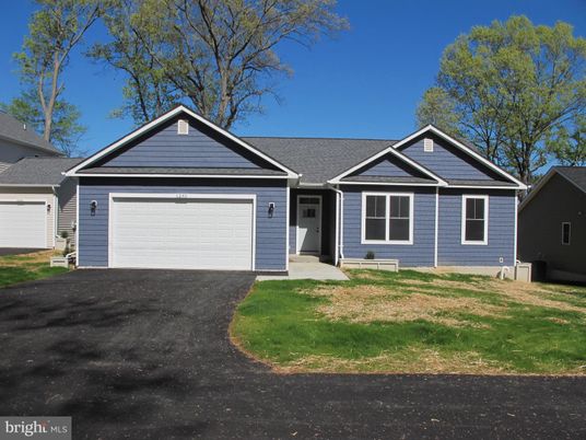 Attached, Exterior, Facade, Ranch