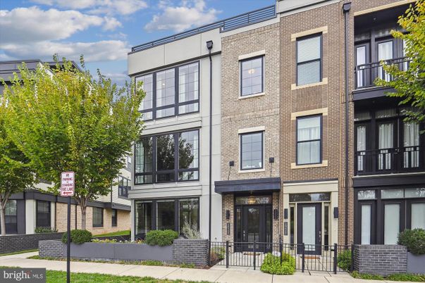 Exterior, Facade, Brick Facade, Rowhouse