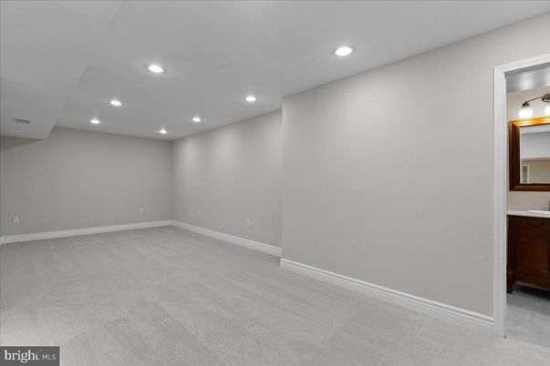 Empty room, Interior, Recessed Lighting