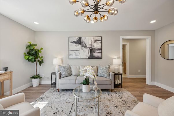 Interior, Living room, Pendant Lights, Recessed Lighting, Wood Texture Flooring