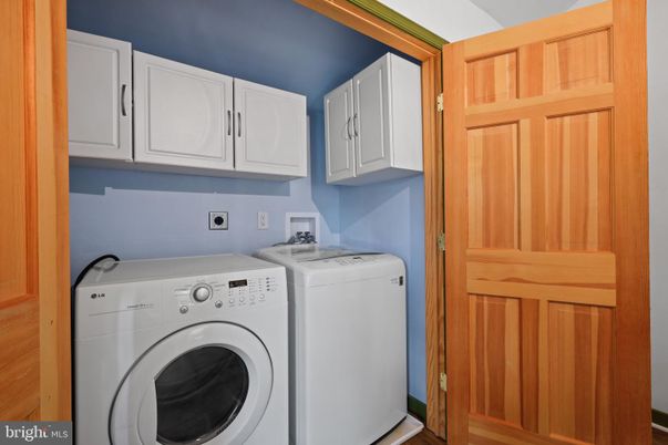 Interior, Washer, Wood Texture Flooring