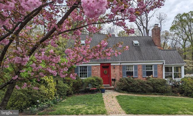 Exterior, Facade, Brick Facade, Cape Cod