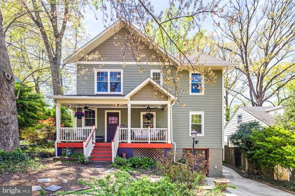 Exterior, Facade, Queen Anne Victorian