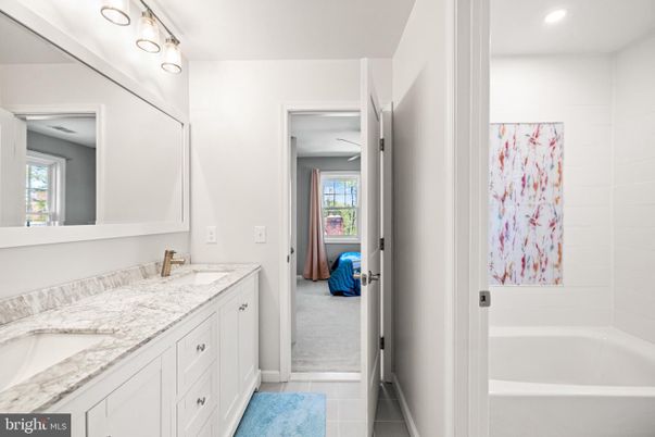 Bathroom, Dual Sink Vanities, Interior, Recessed Lighting