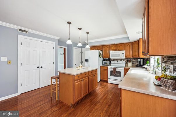Interior, Kitchen, Pendant Lights, Wood Texture Flooring