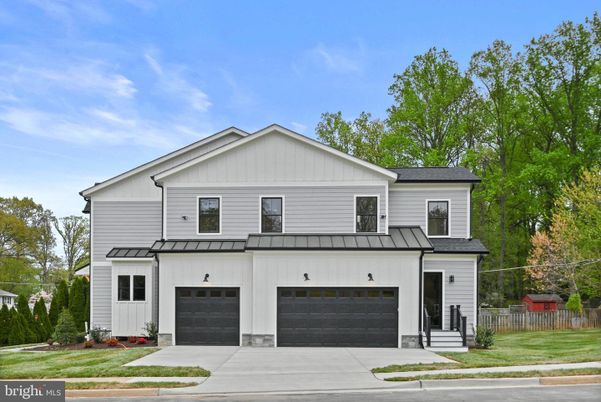 Attached, Exterior, Facade, Farmhouse