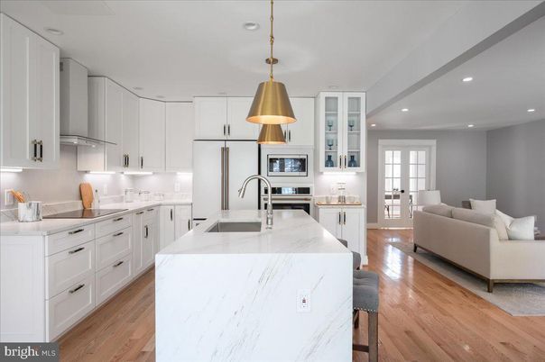 Interior, Kitchen, Living room, Pendant Lights, Recessed Lighting, Stainless Steel Appliances, Wood Texture Flooring