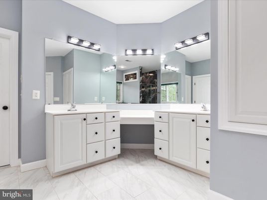 Bathroom, Dual Sink Vanities, Interior