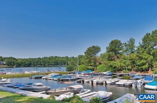 Exterior, Lake