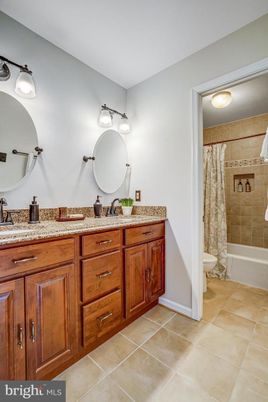 Bathroom, Dual Sink Vanities, Interior