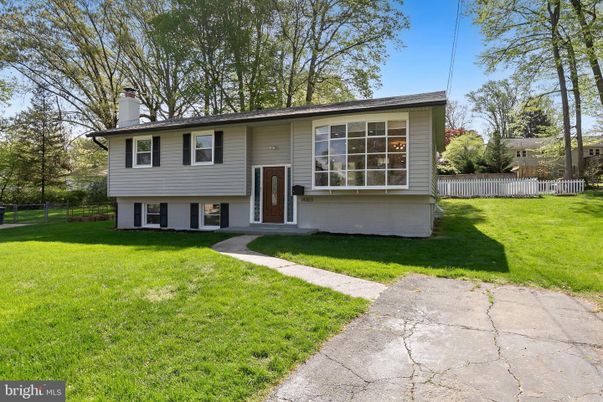 Backyard, Exterior, Facade, Raised Ranch