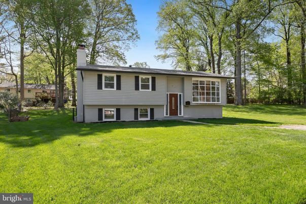 Backyard, Exterior, Facade, Raised Ranch