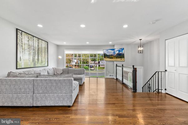 Chandelier, Interior, Living room, Pendant Lights, Recessed Lighting, Wood Texture Flooring
