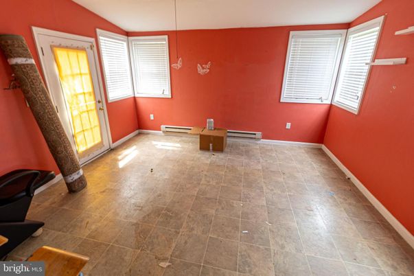 Empty room, Interior, Pendant Lights