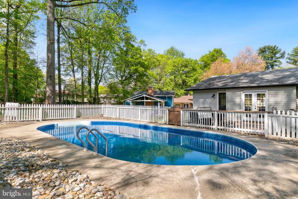 Exterior, Pool