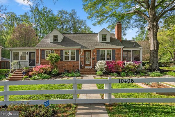 Exterior, Facade, Brick Facade, Cape Cod