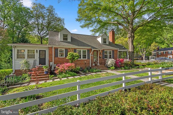 Exterior, Facade, Brick Facade, Cape Cod