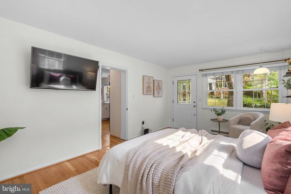Bedroom, Interior, Pendant Lights, Wood Texture Flooring