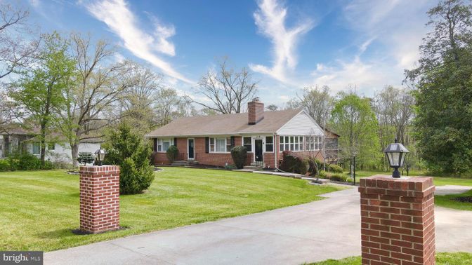 Backyard, Exterior, Facade, Brick Facade, Cape Cod
