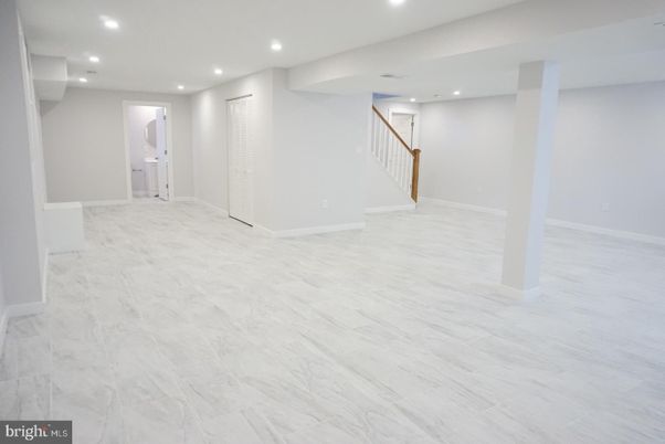 Empty room, Interior, Marble, Recessed Lighting