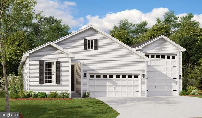 Attached, Exterior, Facade, Farmhouse