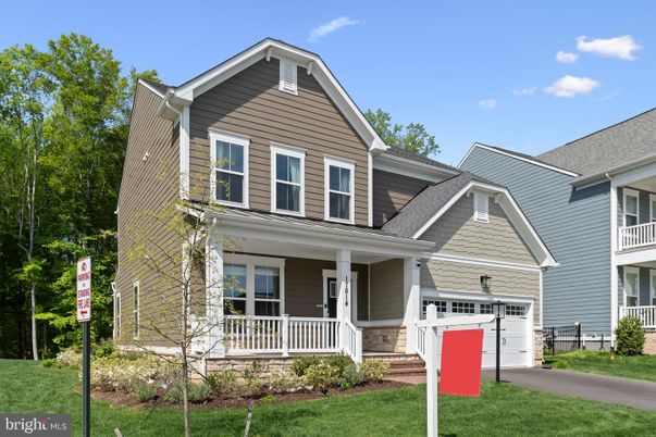 Attached, Exterior, Facade, American Craftsman